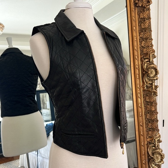 LEATHER FRONT VEST BY STUDIO SIENA BLACK LEATHER SIZE S. BACK IS MATERIAL. - Picture 5 of 16